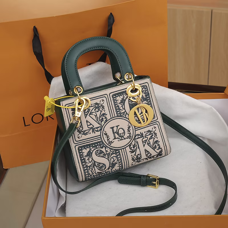 0cb3fb2b 7b01 4125 A55d Bde0176d28c3